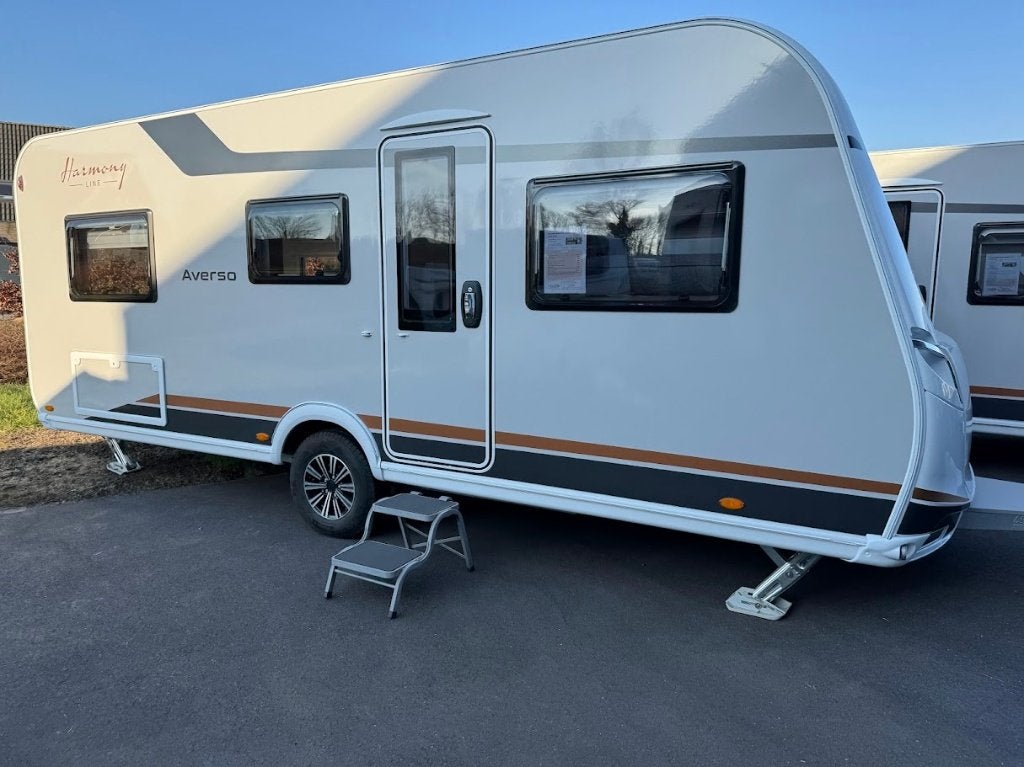 Stockverkoop Burstner Averso 535 Tl, Caravans en Kamperen, Caravans, Bedrijf, tot en met 4, 1250 - 1500 kg, Rondzit, Bürstner