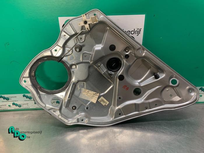 Mécanique vitre 4portes arrière droite d'un Volkswagen Pol, Volkswagen, -, 3 mois de garantie, Utilisé