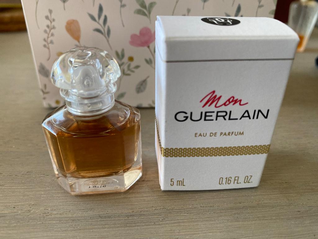 Parfum miniature Guerlain Mon Guerlain, Enlèvement ou Envoi, Comme neuf, Miniature, Plein