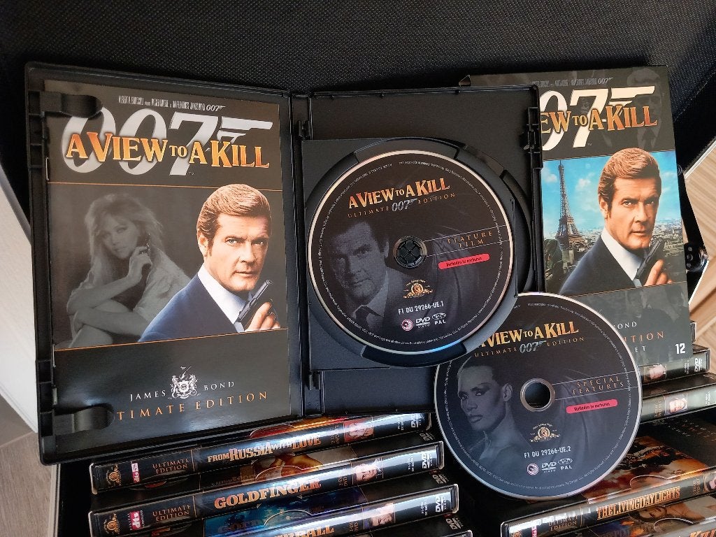 DVD James Bond in 007 koffer, CD & DVD, DVD | Classiques, Enlèvement, Comme neuf, Action et Aventure