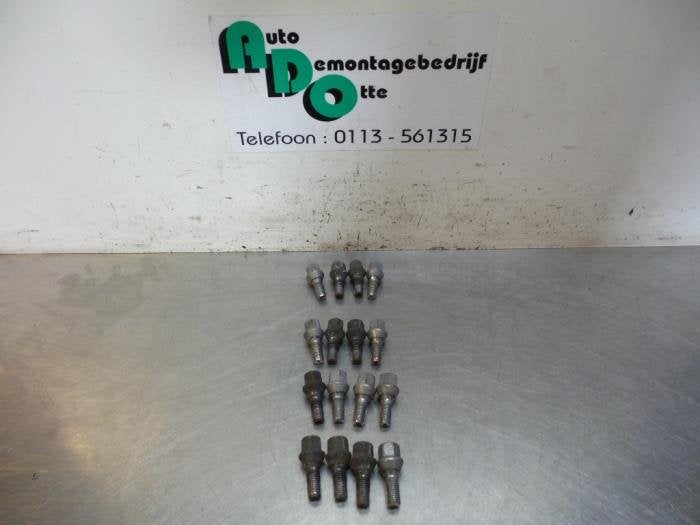 Wielbouten set van een Renault Clio (Clio 4 12-), Auto-onderdelen, Remmen en Aandrijving, Renault, Gebruikt, 3 maanden garantie