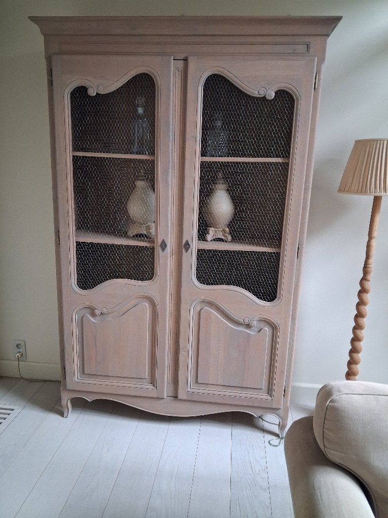 Antieke kast, Ophalen
