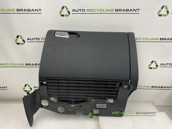 Boîte à gants d'un Audi A4, -, 3 mois de garantie, Utilisé, -