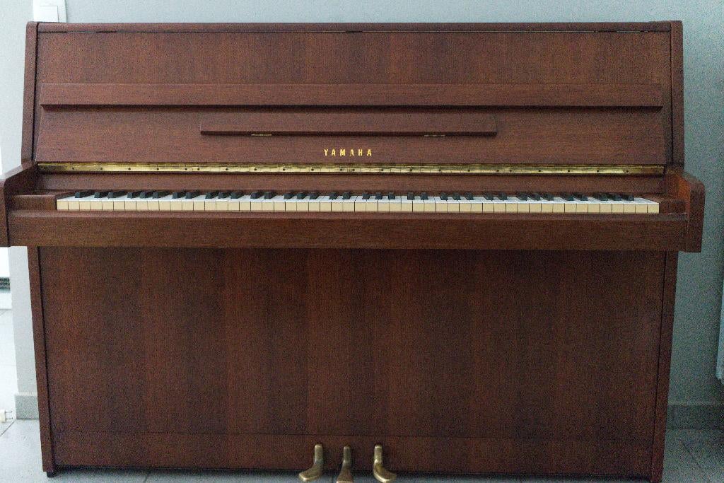 Yamaha M1J akoestische piano – mahonie – zeer mooie staat, Muziek en Instrumenten, Piano's, Ophalen, Gebruikt, Bruin, Piano