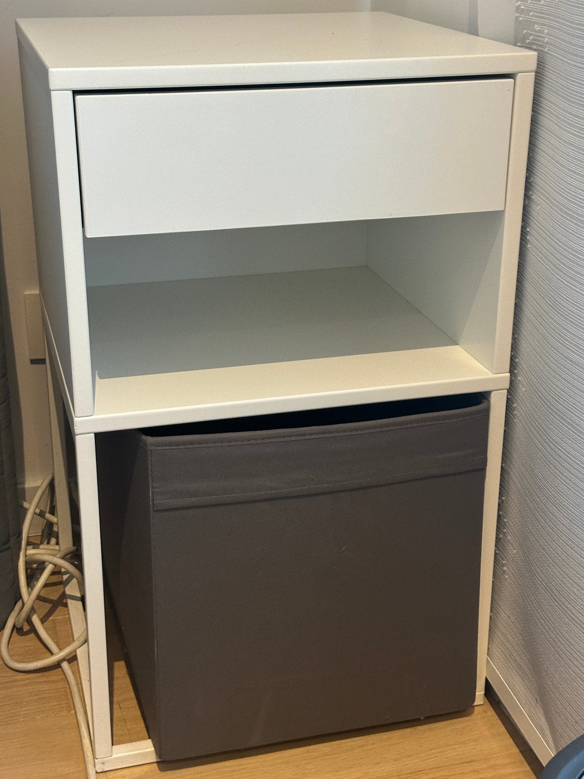 Lot de 2 tables de chevet blanches modernes avec tiroir, Moins de 100 cm, Enlèvement, Utilisé, Ikea