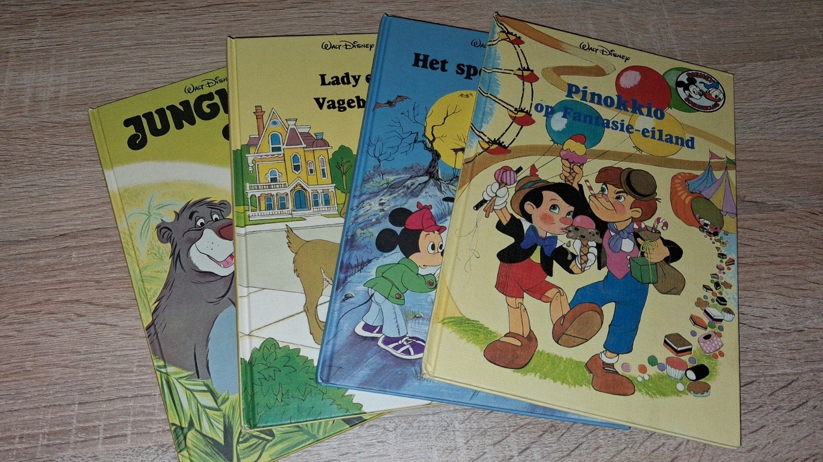 64 korte verhaaltjes van Walt Disney, Ophalen