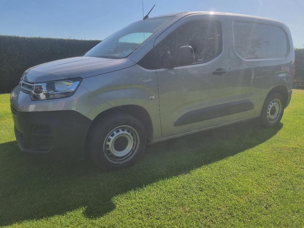 Citroen Berlingo Utilitaire Prêt à Immatriculer !!!, Autos, Camionnettes & Utilitaires, Argent ou Gris, Achat, Euro 6, 5 portes