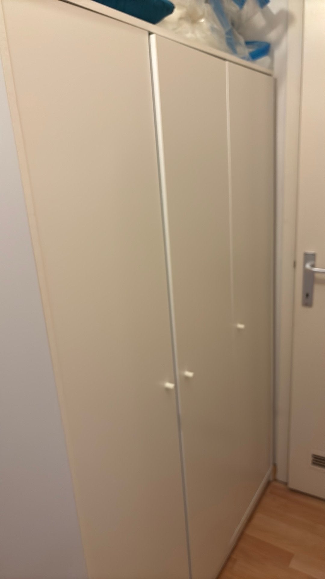 Grande armoire avec penderie, Enlèvement, Comme neuf