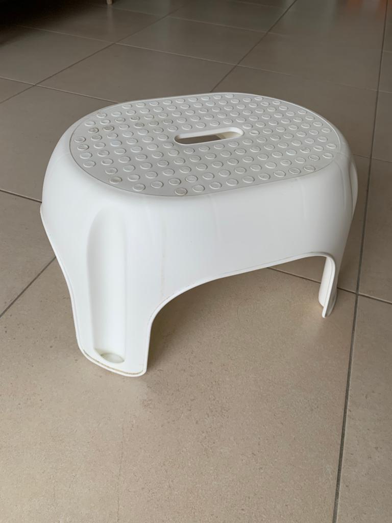 Wit plastic opstapje / krukje, Maison & Meubles, Tabourets, Enlèvement ou Envoi, Utilisé, Plastique