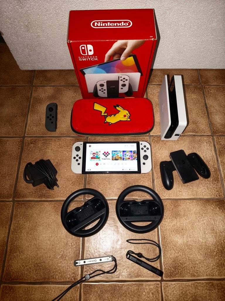 À vendre Switch très bon état, Enlèvement ou Envoi, Avec jeux, Avec 3 manettes ou plus, Utilisé