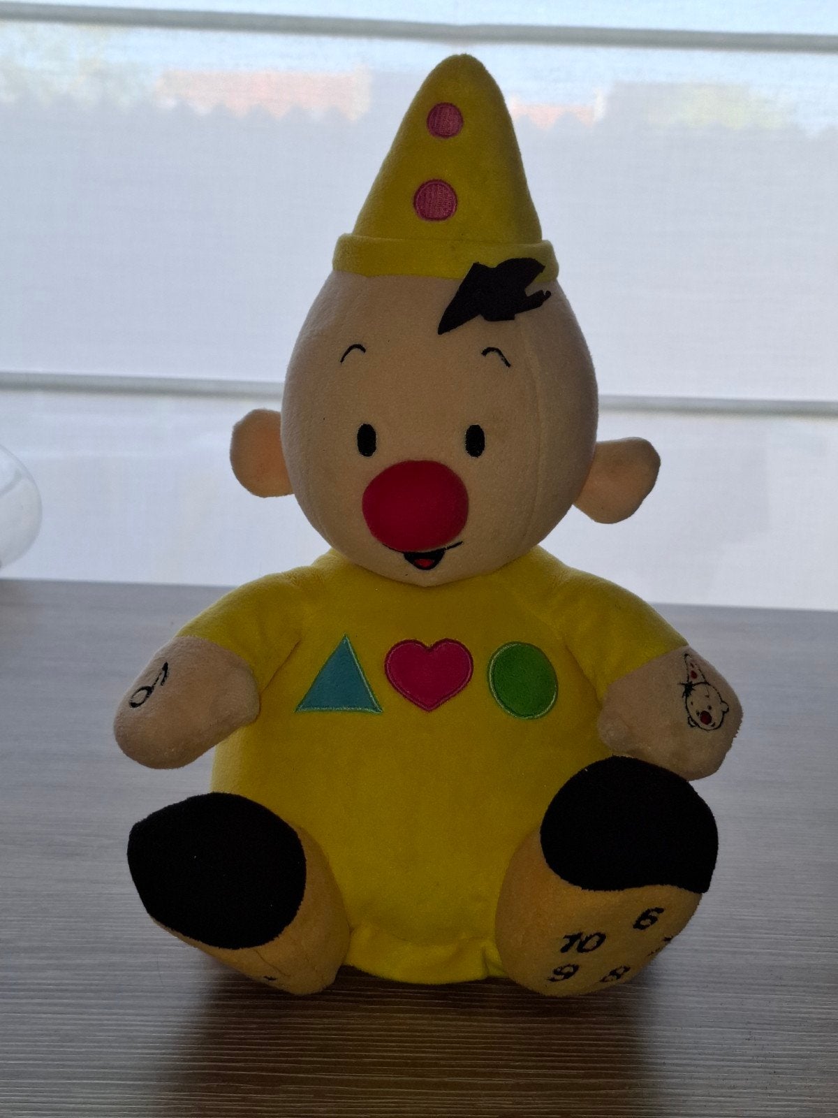 Bumba knuffel met muziek – 33 cm – Cijfers op de voetjes, Kinderen en Baby's, Ophalen, Gebruikt, Met geluid, Geel