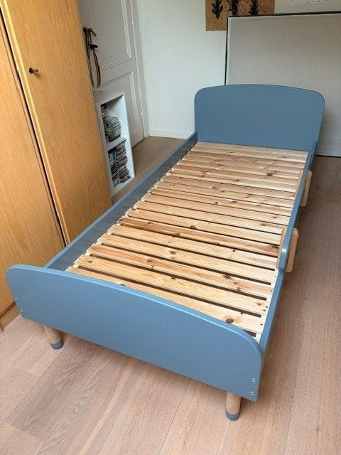 Flexa bed + boekenrek, Ophalen, 90 cm, Eenpersoons, Blauw