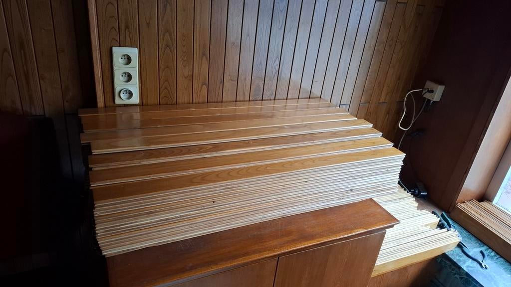 Plafond latten of wand latten. Tand en groef langs 4 zijden., Ophalen