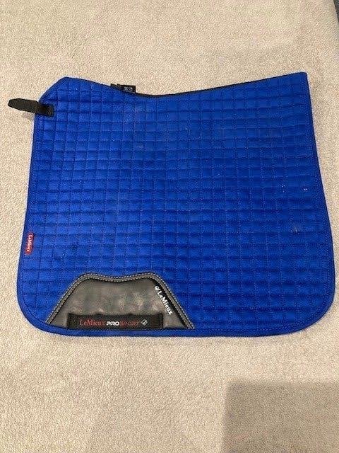 te koop : 2 LeMieux zadeldekje/ onderlegger voor paarden, Dieren en Toebehoren, Zadeldekje, Nieuw, Lemieux, Full (L)