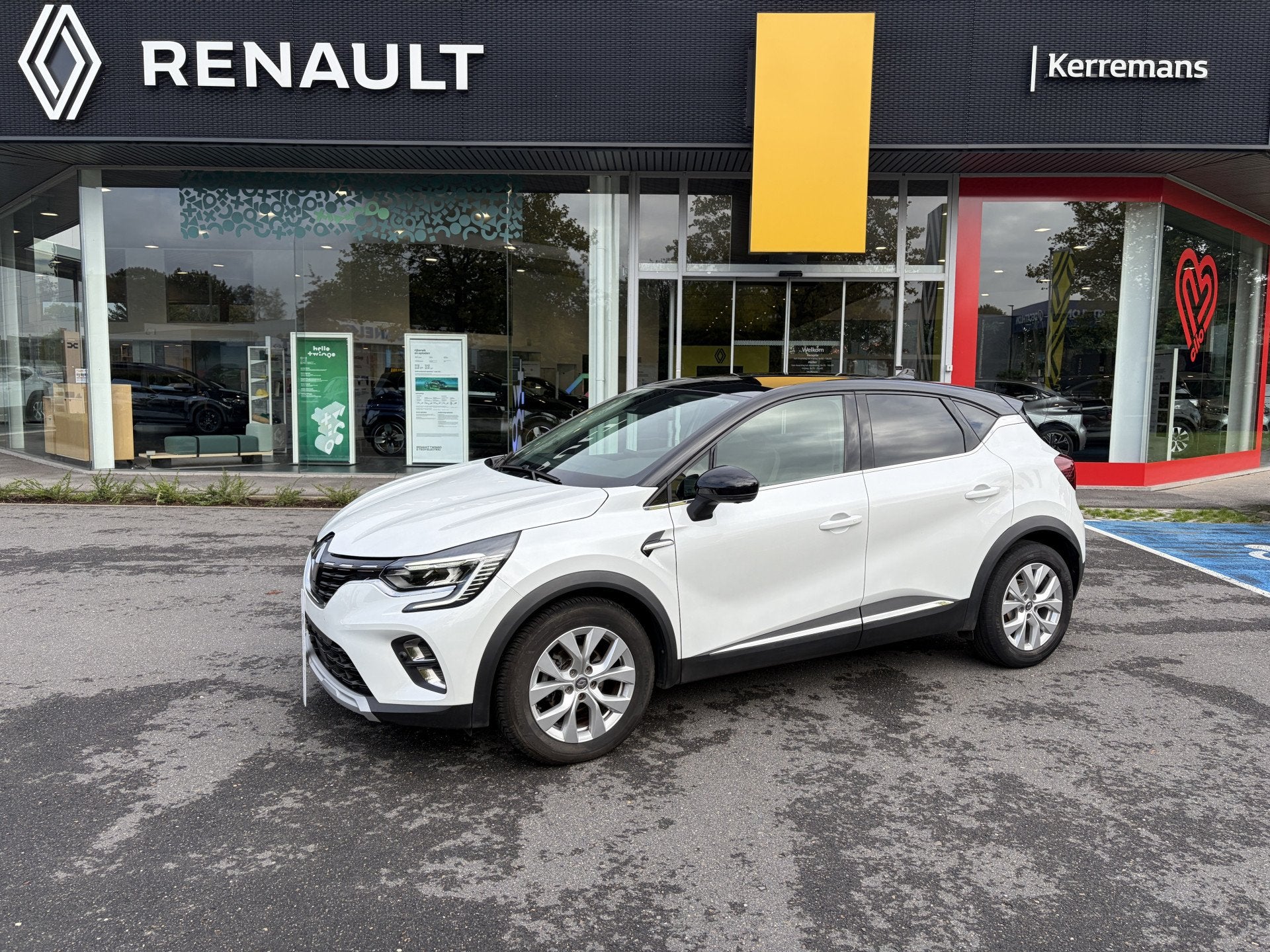 Renault Captur 1.3 TCe 140 *AUTOMAAT* (bj 2021), Auto's, Gebruikt, 4 cilinders, Leder en Stof, Wit