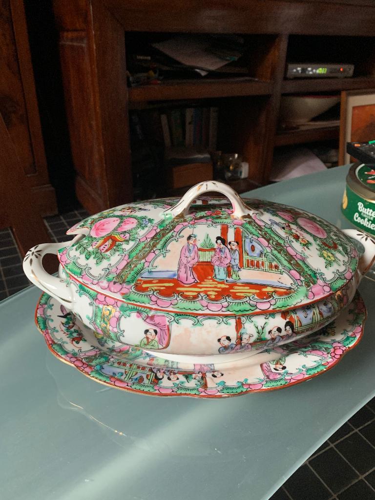 Soepterrine  handbeschilderd van de fijne chinese porcelein, Antiek en Kunst, Antiek | Servies los, Ophalen of Verzenden