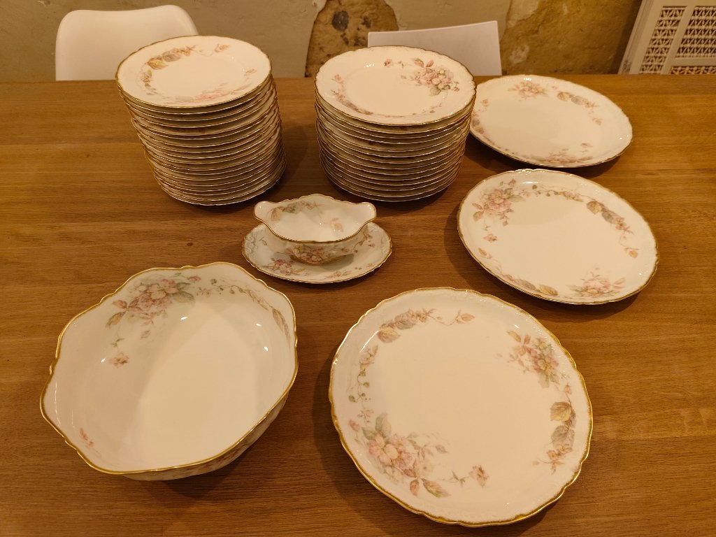 Lot de 51 pieces de Limoges debut XXe, Enlèvement