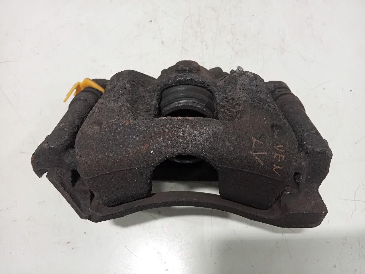 Remklauw links voor Opel Vivaro, Onderdelen@venauto.nl, Van der Ven Autorecycling B.V., Gebruikt, Ettenseweg 76, 4706 PB Roosendaal, The Netherlands