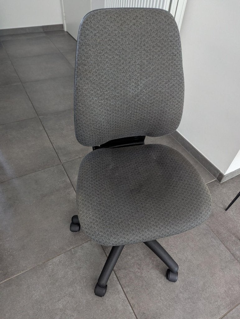 Chaise de bureau en tissu gris, Enlèvement, Utilisé, Gris, Chaise de bureau