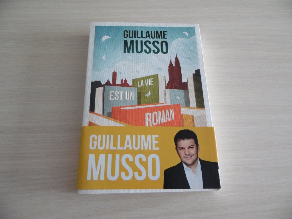 LA VIE EST UN ROMAN          GUILLAUME MUSSO, Europa overig, Ophalen of Verzenden, Zo goed als nieuw, Guillaume Musso