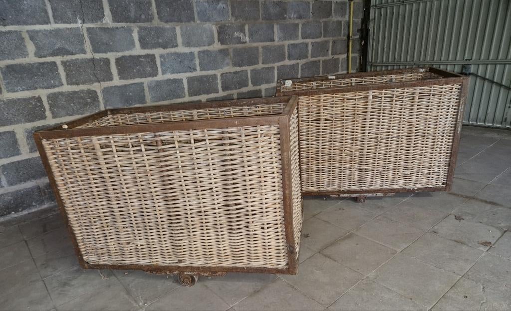 Antieke fabrieks trolley, Ophalen