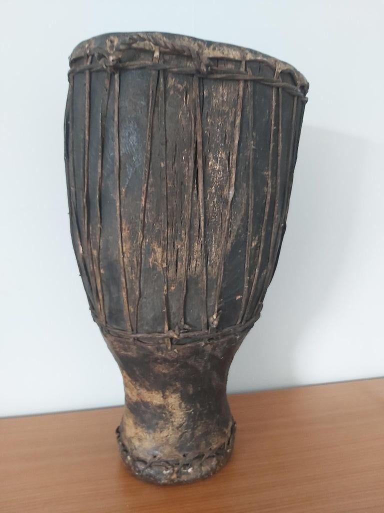 Oude prachtig gepatineerde afrikaanse tamtam, drum, Musique & Instruments, Enlèvement ou Envoi