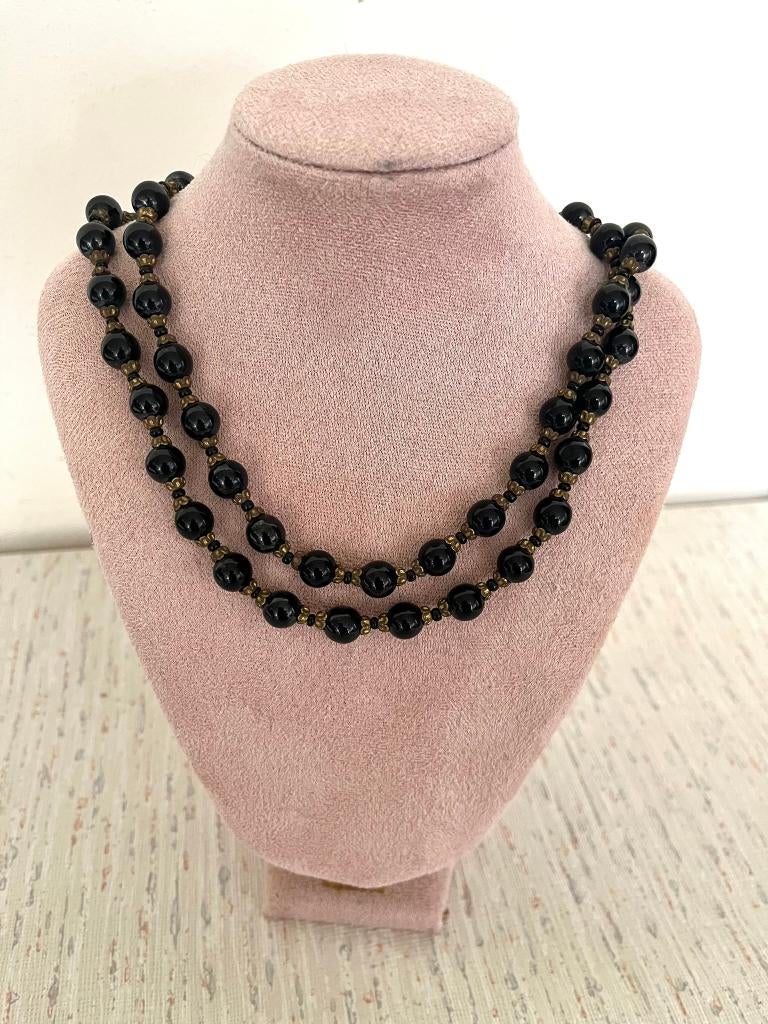 Collier de perles vintage noir French Jet Parisian chic, Bijoux, Sacs & Beauté, Colliers, Comme neuf, Pierre ou Minéral, Noir