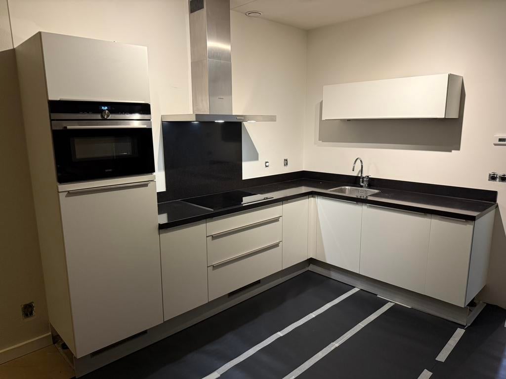 Nette Moderne Hoekkeuken Wit Apparatuur Siemens GEDEMONTEERD, Ophalen of Verzenden, Wit, Composiet, Hoekkeuken