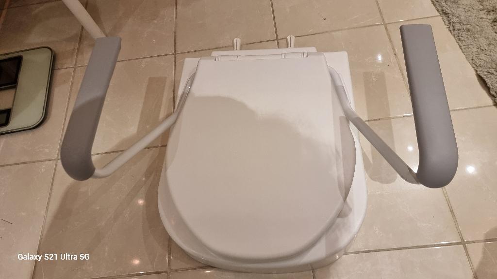 Siège de toilette surélevé, Enlèvement, Comme neuf