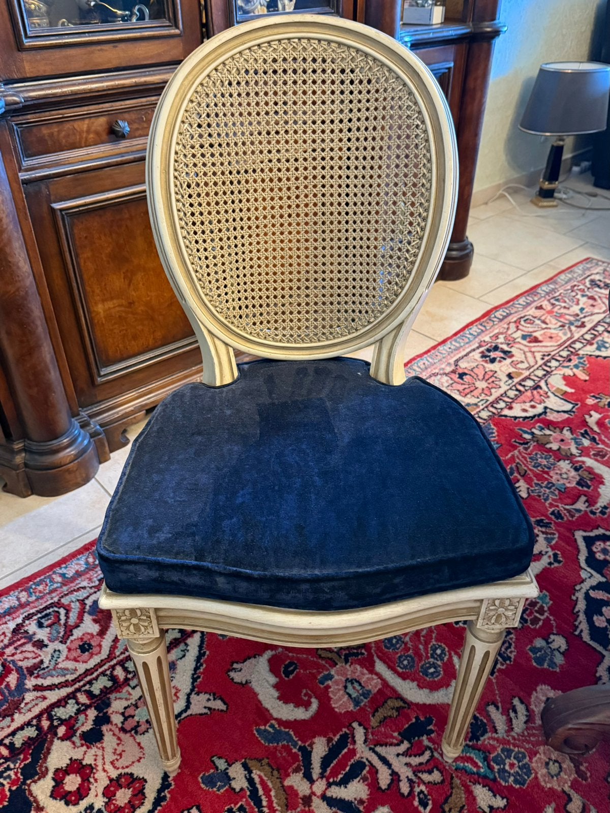 Louis XVI stoelen, Ophalen
