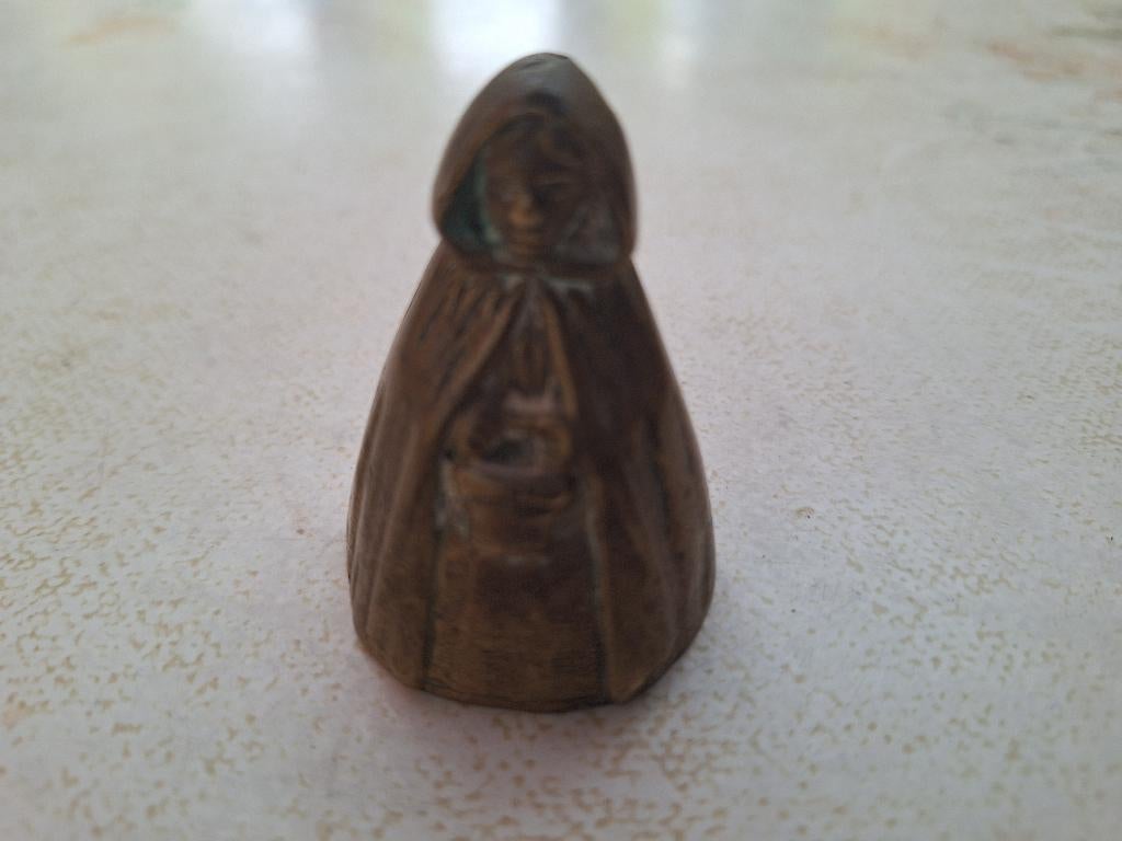 Bronzen bel - vrouw met cape, Ophalen, Brons