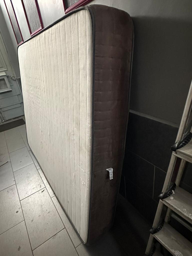 Matelas a donner, Enlèvement, Utilisé