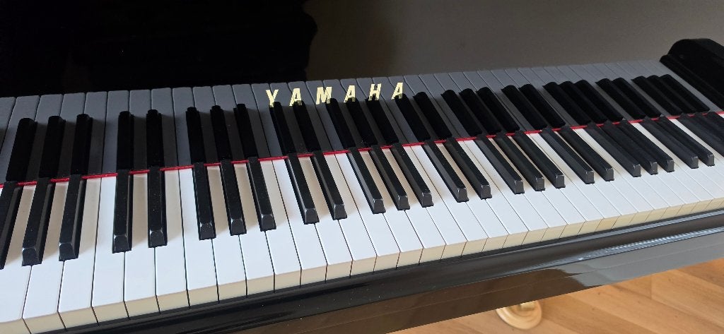 Très beau piano à queue Yamaha G2 à vendre, Enlèvement ou Envoi, Brillant, Comme neuf, À queue