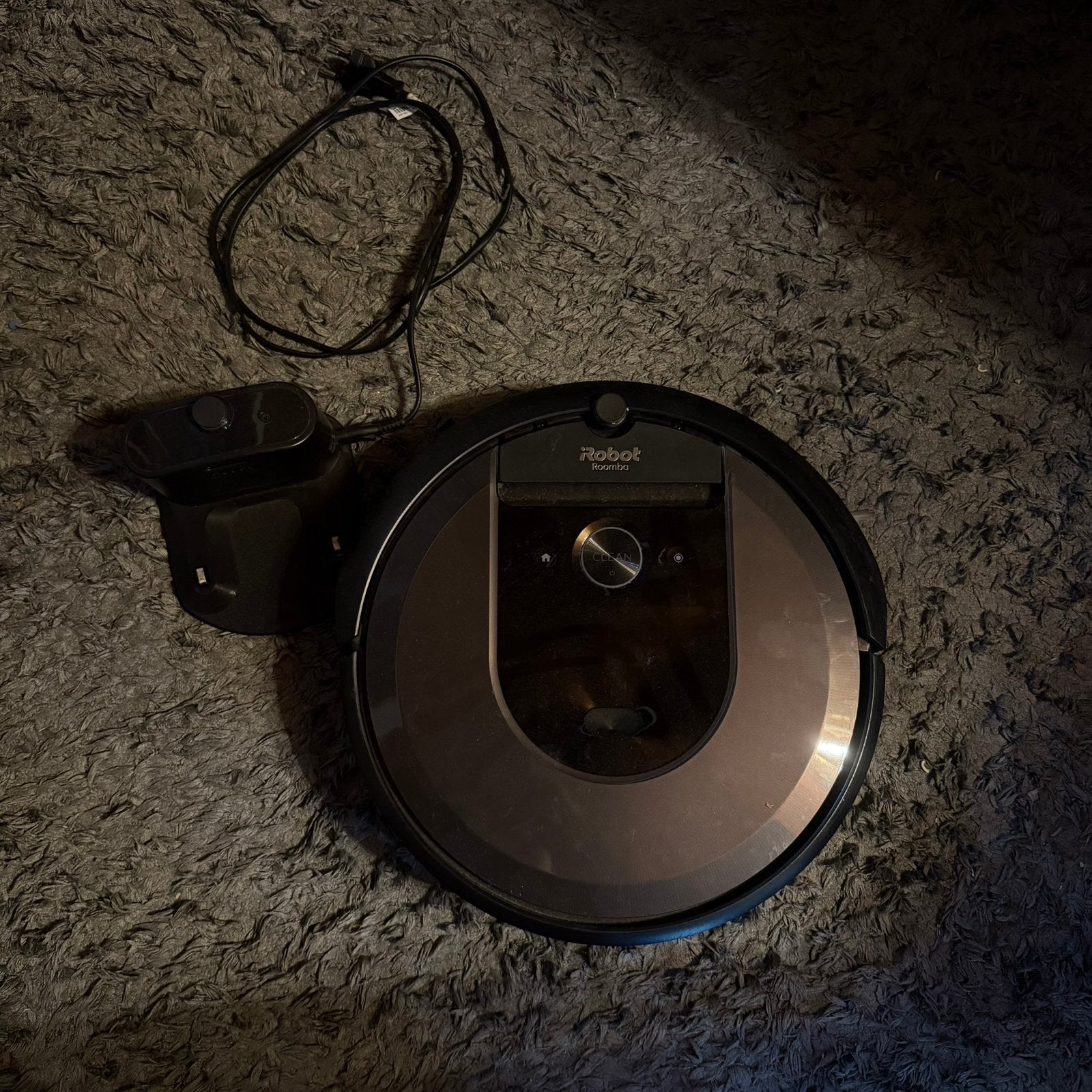 iRobot Roomba i7 robotstofzuiger + laadstation – €150, Enlèvement, Comme neuf, Aspirateur robot, IRobot