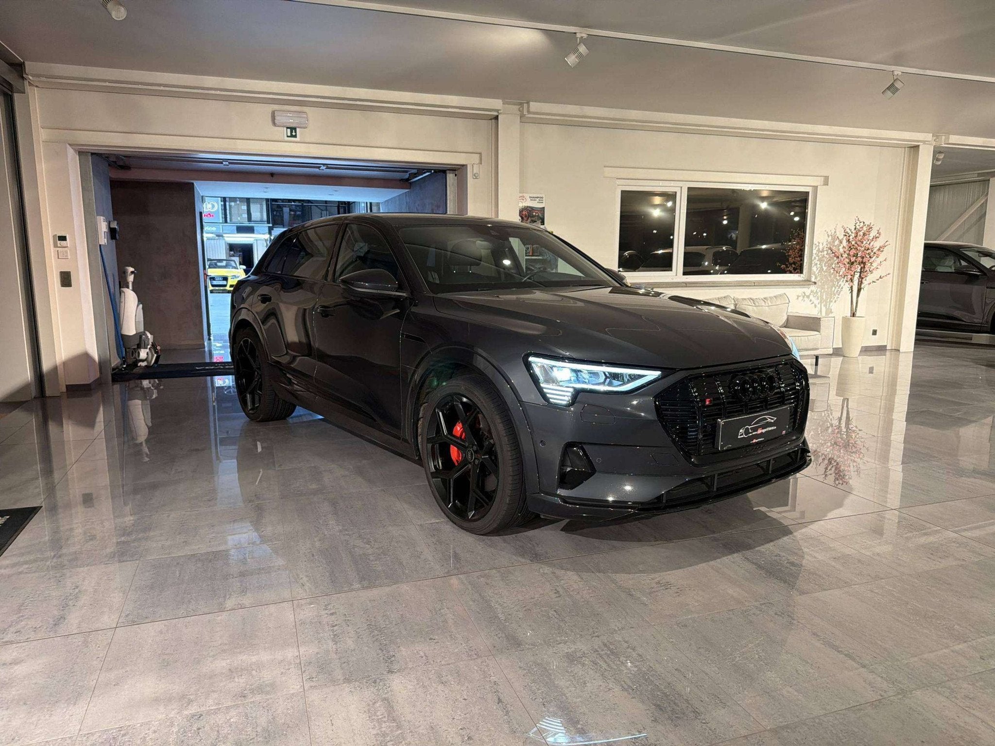 Audi Q8 e-tron SOLD BIJ GARAGE VRIENS YVES BV!, Autos, Cuir, Argent ou Gris, Achat, 408 ch