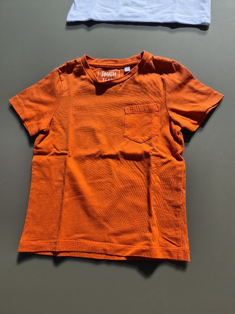 oranje t-shirt met borstzak, CA, 107, Kinderen en Baby's, Ophalen, Zo goed als nieuw
