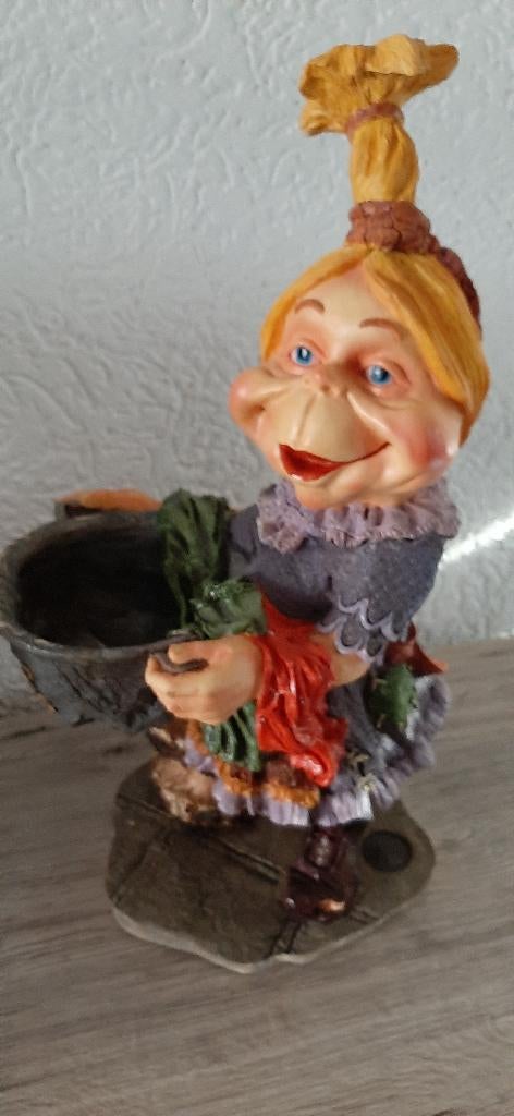 Laven efteling Lotty met de mand voor haar buik, Ophalen of Verzenden, Zo goed als nieuw, Beeldje of Poppetje