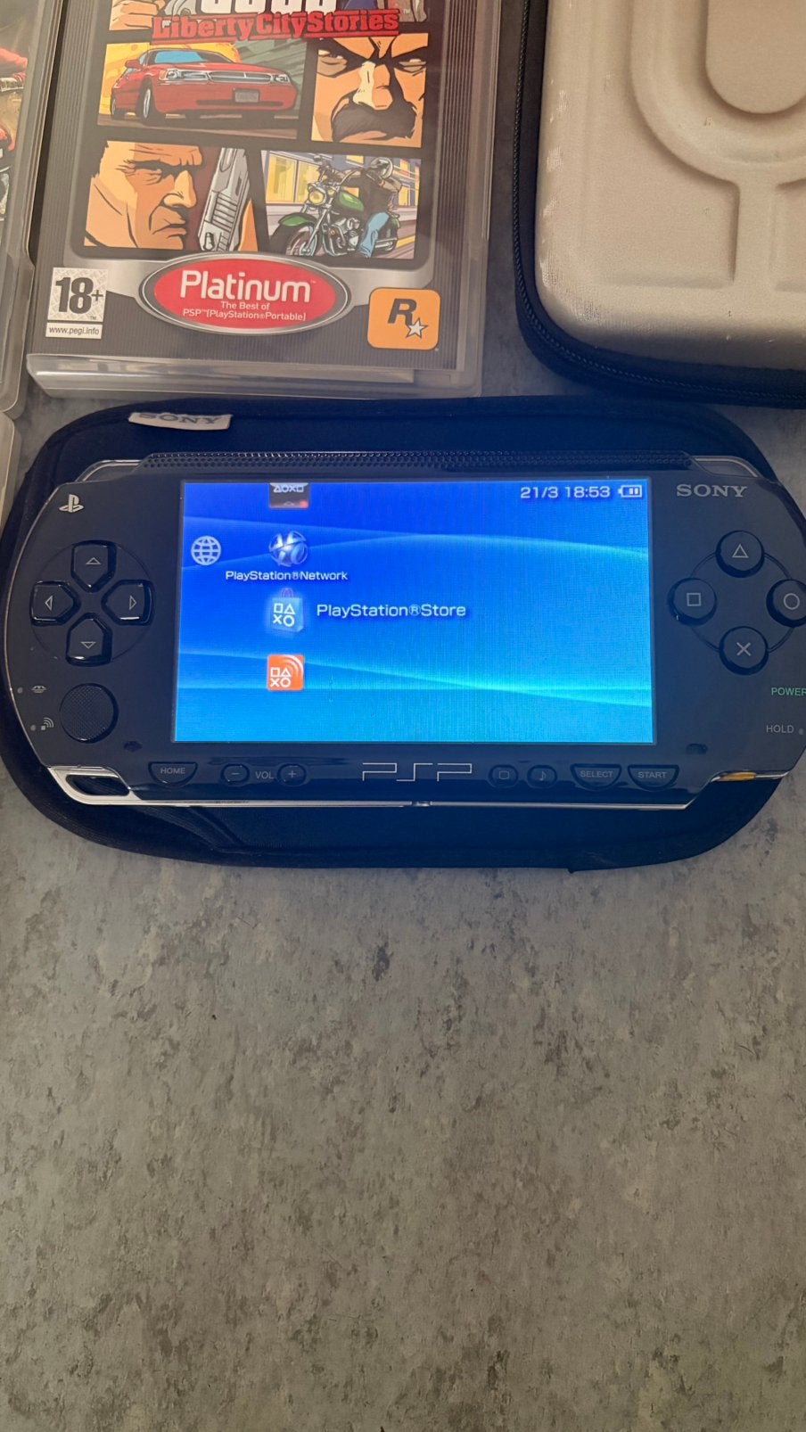 Sony PSP + 10 games + hoesjes en oplader, Ophalen, Zo goed als nieuw, PSP