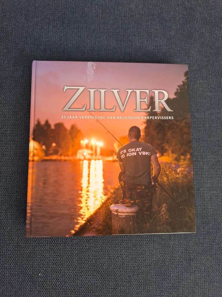 Splinternieuw karperboek Zilver van het VBK, Ophalen of Verzenden