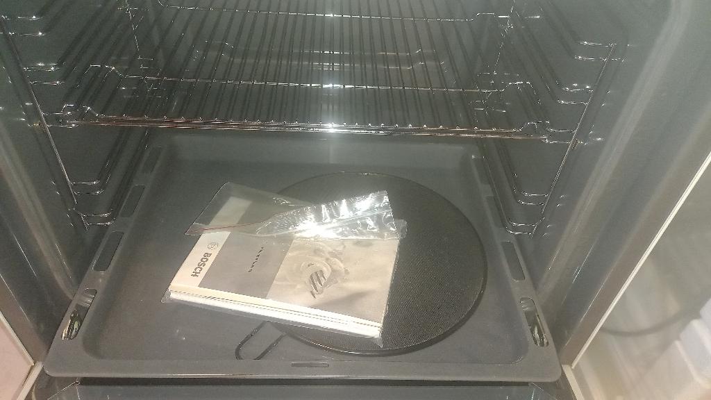 CUISINIERE  ELECTRIQUE BOSCH, Electroménager, Gril, 4 zones de cuisson, Comme neuf, Enlèvement