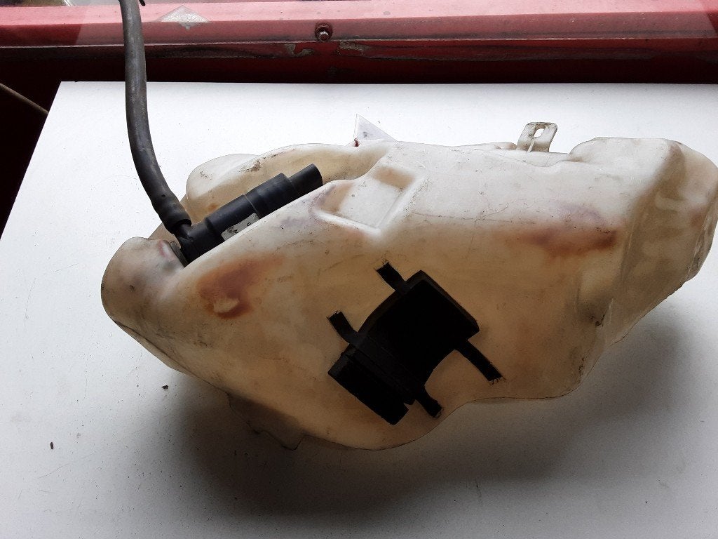 LAVE-GLACE RESERVOIR AVANT Golf IV (1J1) (1HO955453C), Volkswagen, Mevr. I. Hauben, Utilisé, Rue de l'Espoir 34 34
4030  GRIVEGNÉE, BE