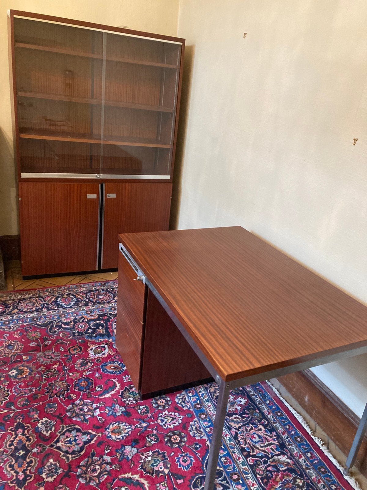 Bureau et armoire, Enlèvement