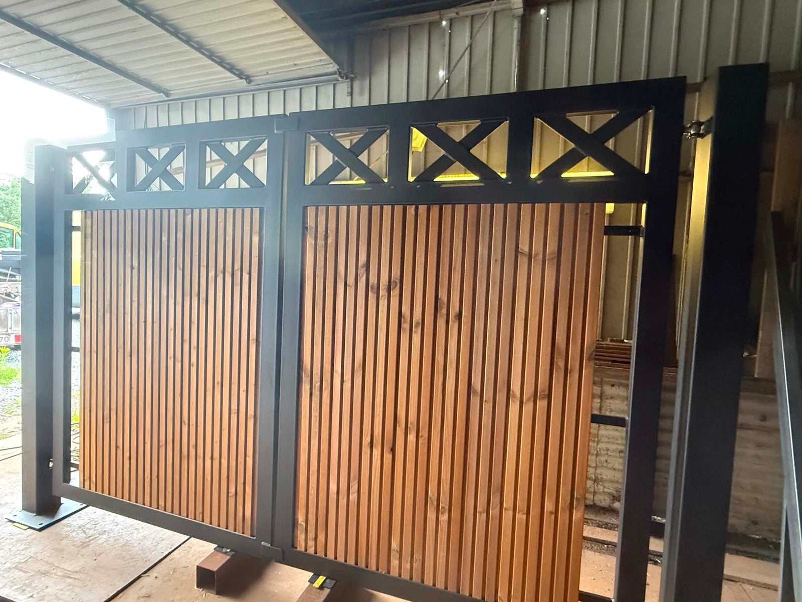 Nieuwe landelijke poort reeds poedercoting structuur zwart, Ophalen, Zo goed als nieuw, Hout