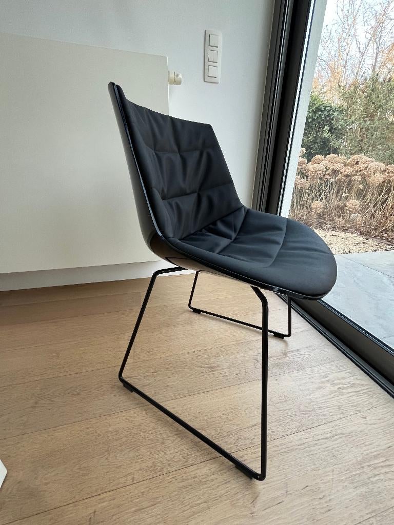 MDF ITALIA FLOW CHAIR, Huis en Inrichting, Stoelen, Ophalen, Gebruikt, Zwart, Modern, stijlvol
