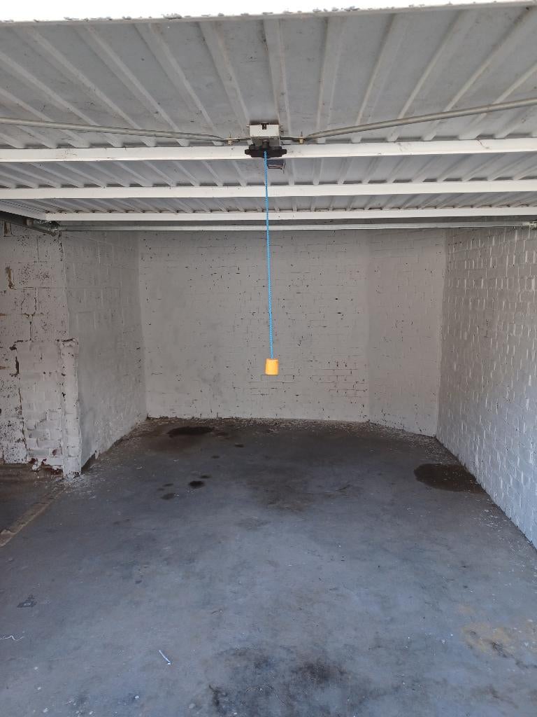 Grand garage de 30m2 à louer à Marchienne, Immo, Garages en Parkeerplaatsen, Charleroi