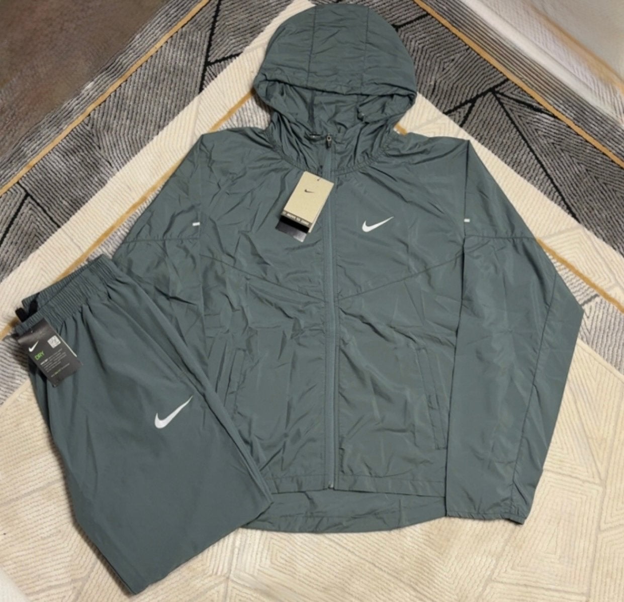 Survêtement Nike Miller gris, Enlèvement ou Envoi, Comme neuf