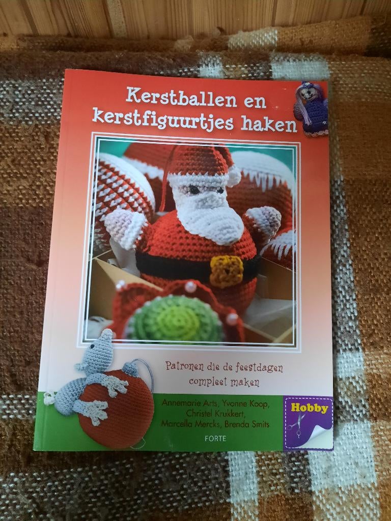 Kerst- ballen en figuurtjes haken, Hobby en Vrije tijd, Breien en Haken, Ophalen of Verzenden, Zo goed als nieuw, Haken, Patroon of Boek