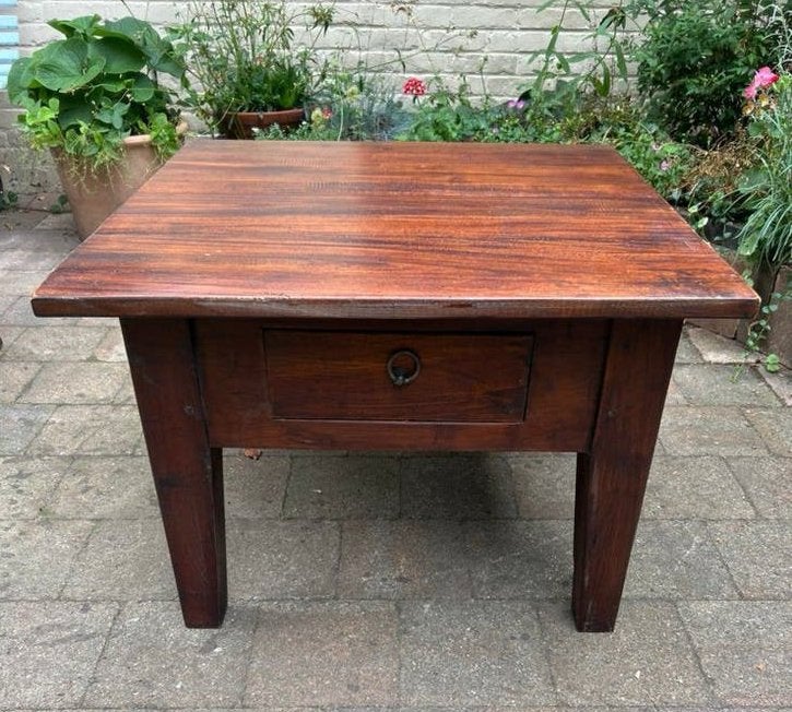 table d'appoint/table basse en bois robuste avec tiroir, Antiquités & Art, Enlèvement