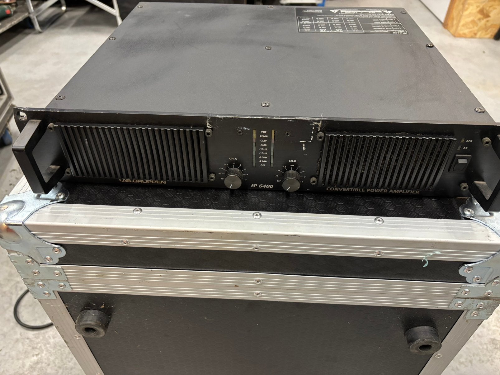 LAB Gruppen FP 6400 versterker, Enlèvement ou Envoi, Comme neuf, Sono