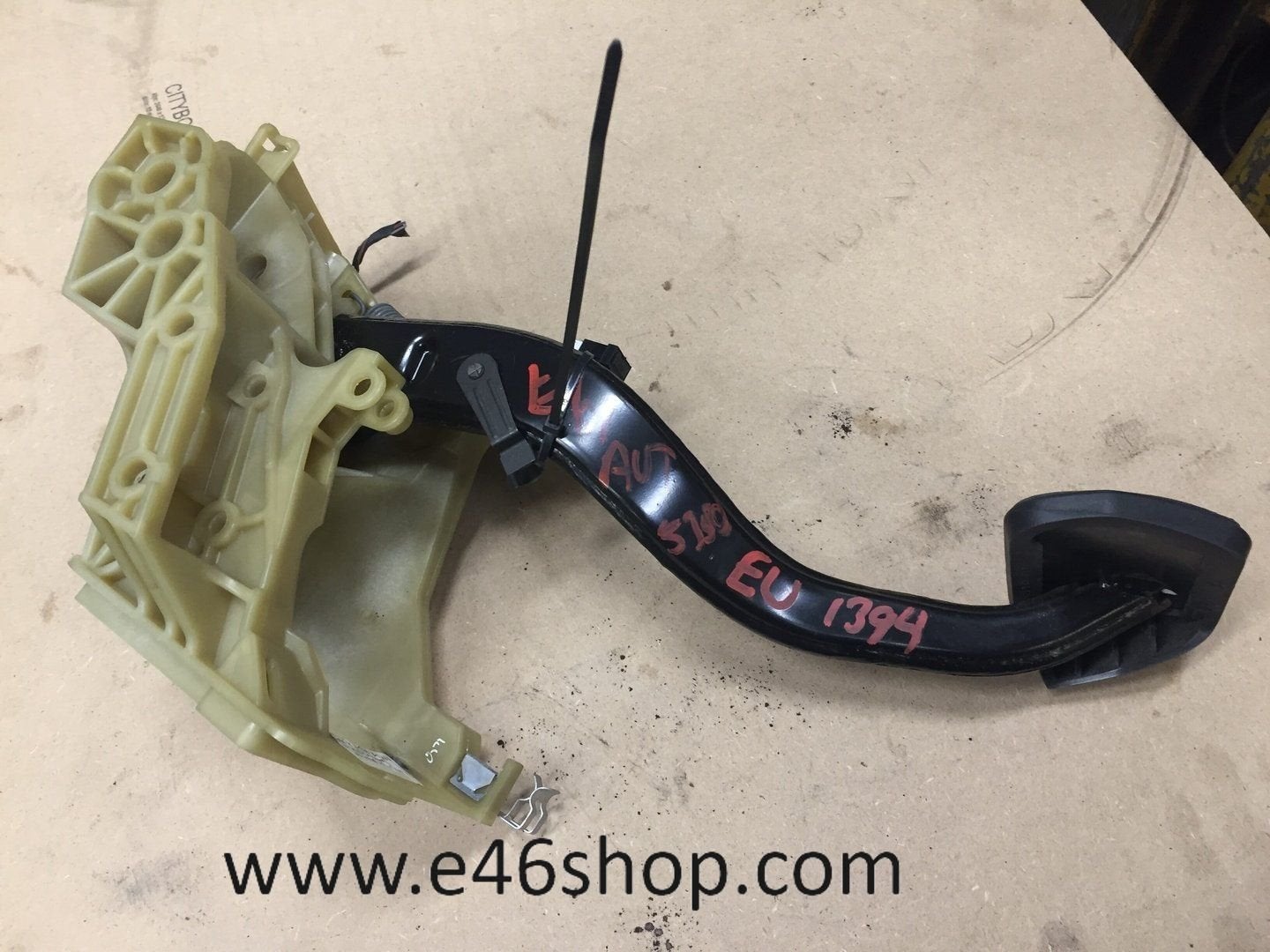 Rempedaal BMW E60 E61 tevens veel meer E60 E61 onderdelen te, -, Utilisé, -, Enlèvement ou Envoi